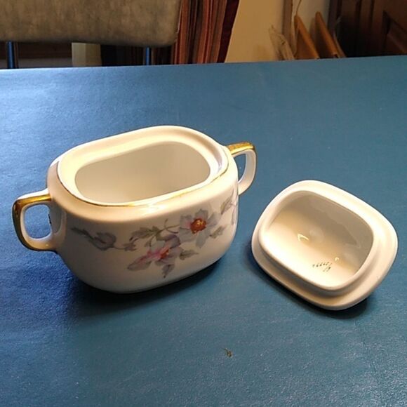 Vintage TK Thuny Sugar Bowl with Lid Floral with Gold Trim Lavender Cottagecore - Picture 3 of 9